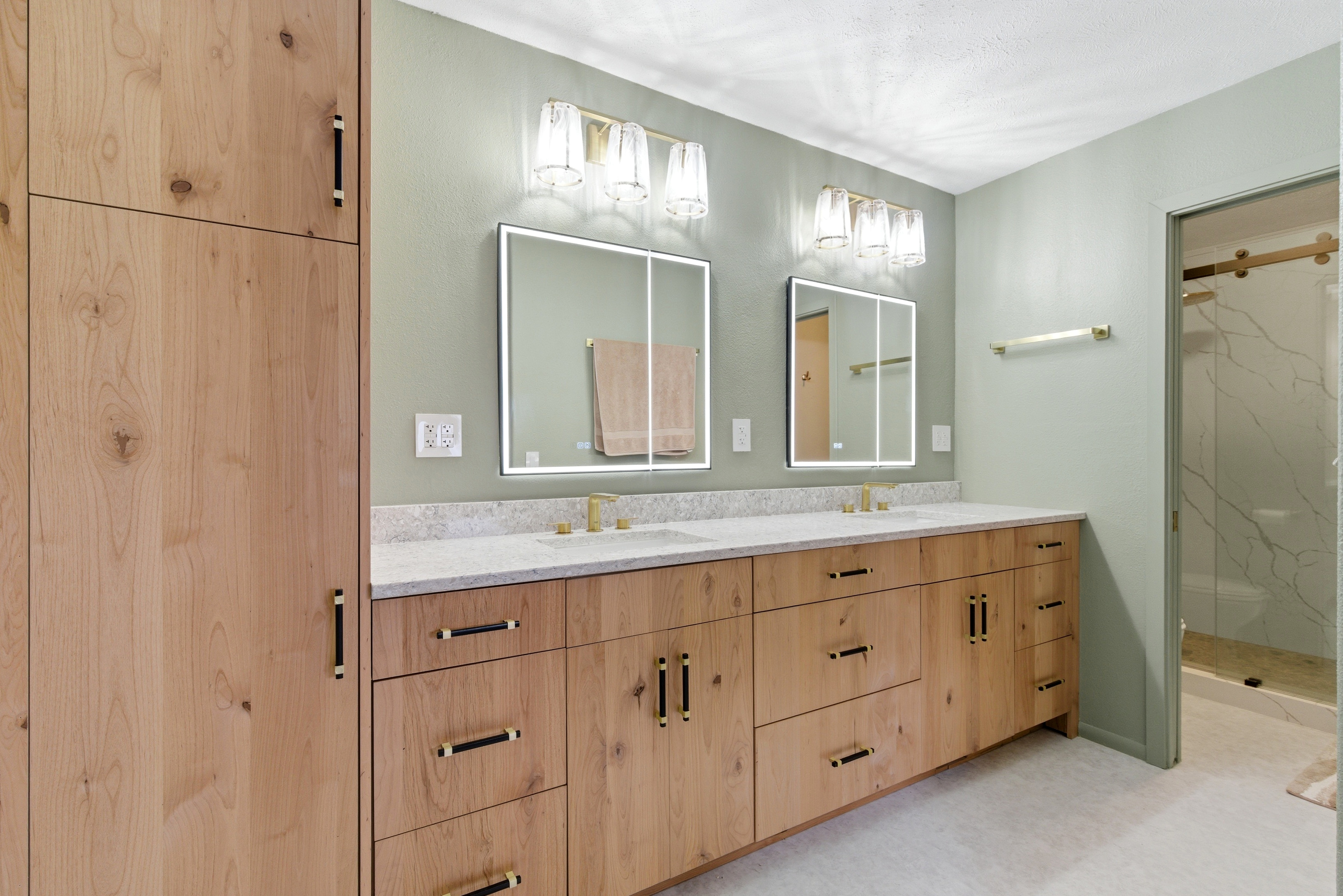 Natural Alder Master Bath