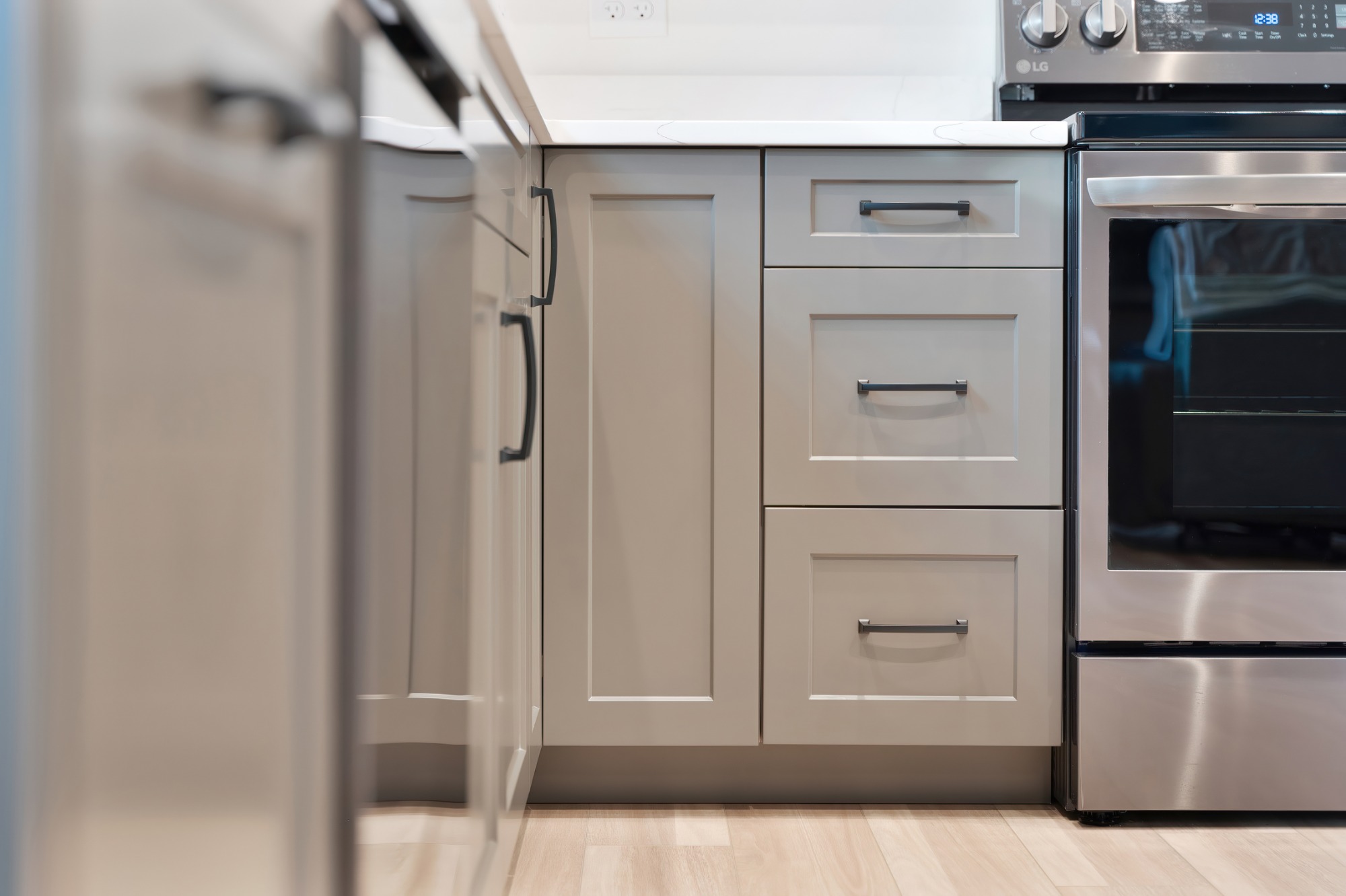 Greige L-Shaped Kitchen detail 3