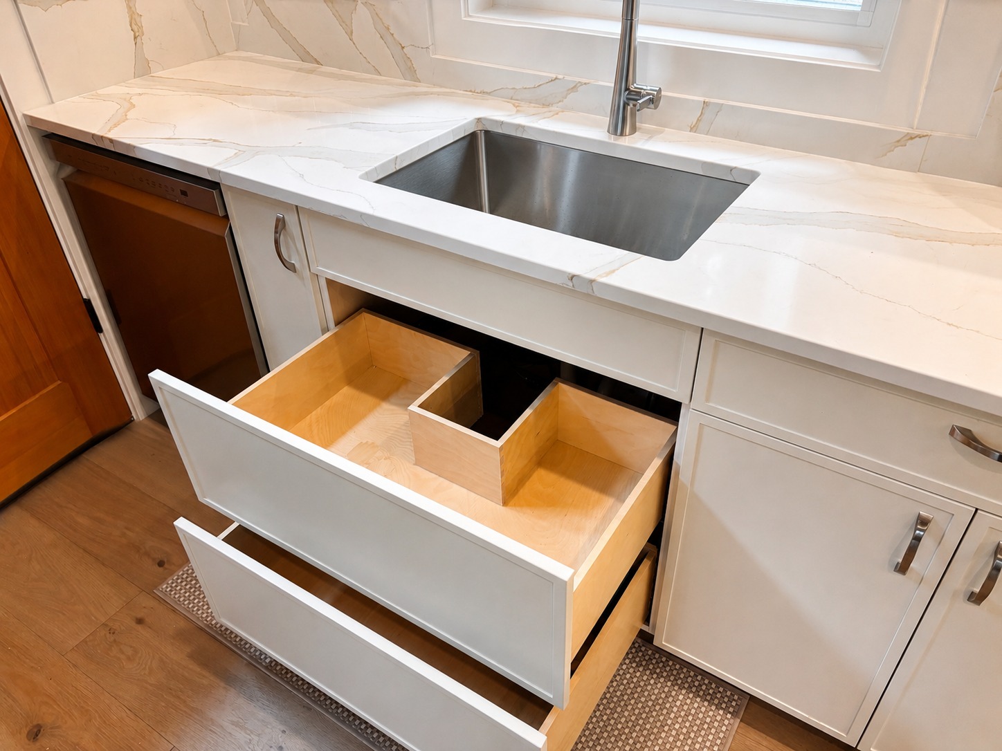 White micro Shaker Kitchen detail 3