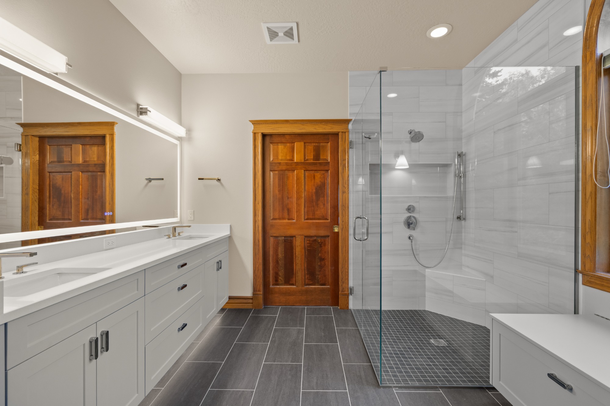 White Double Vanity detail 3