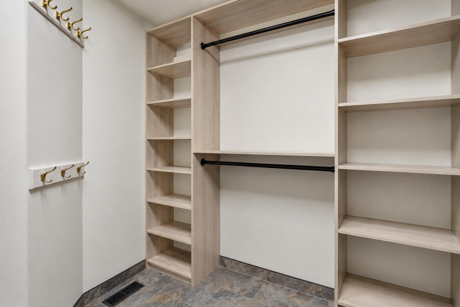 Light Oak Walk-In detail 1