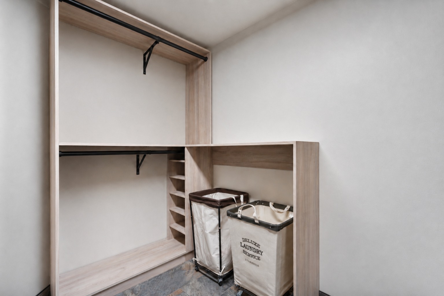 Light Oak Walk-In detail 2